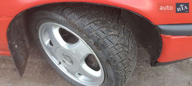 Седан Opel Vectra 1989 в Золочеві