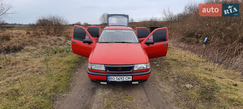 Седан Opel Vectra 1989 в Золочеві