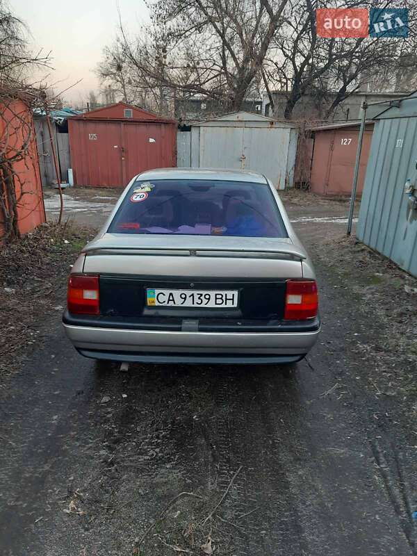 Седан Opel Vectra 1992 в Киеве