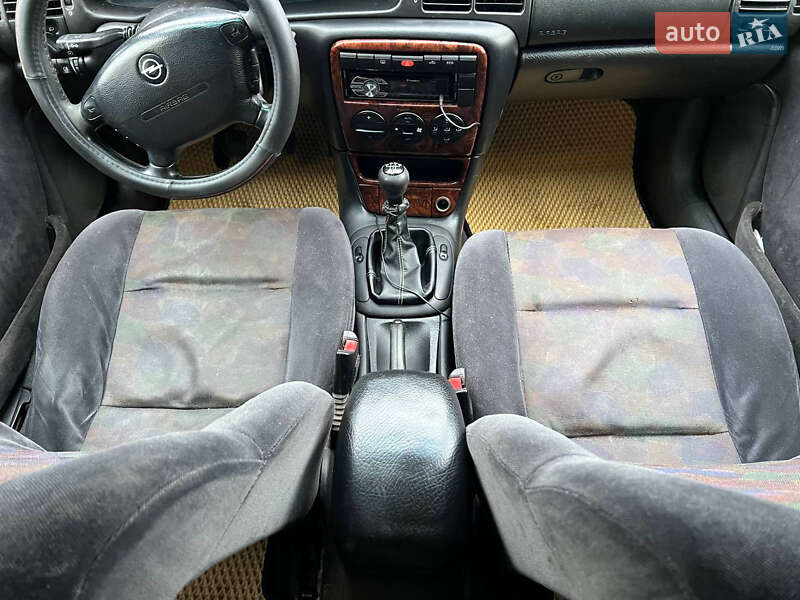 Седан Opel Vectra 1999 в Львове