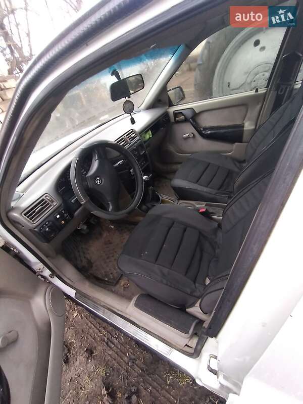 Седан Opel Vectra 1990 в Кельменцах