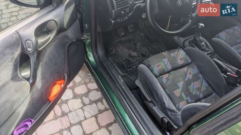 Седан Opel Vectra 1996 в Полтаві