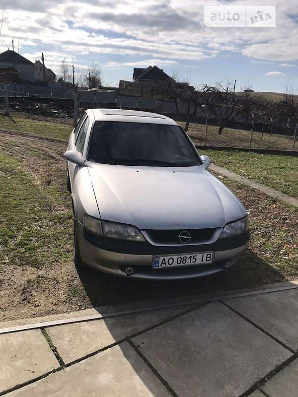 Ліфтбек Opel Vectra 1998 в 