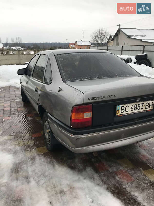 Седан Opel Vectra 1989 в Яворове