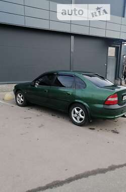 Седан Opel Vectra 1997 в Киеве