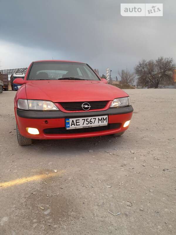 Ліфтбек Opel Vectra 1998 в Дніпрі