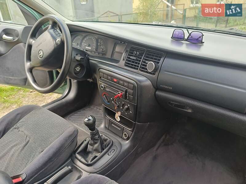 Седан Opel Vectra 2000 в Луцке