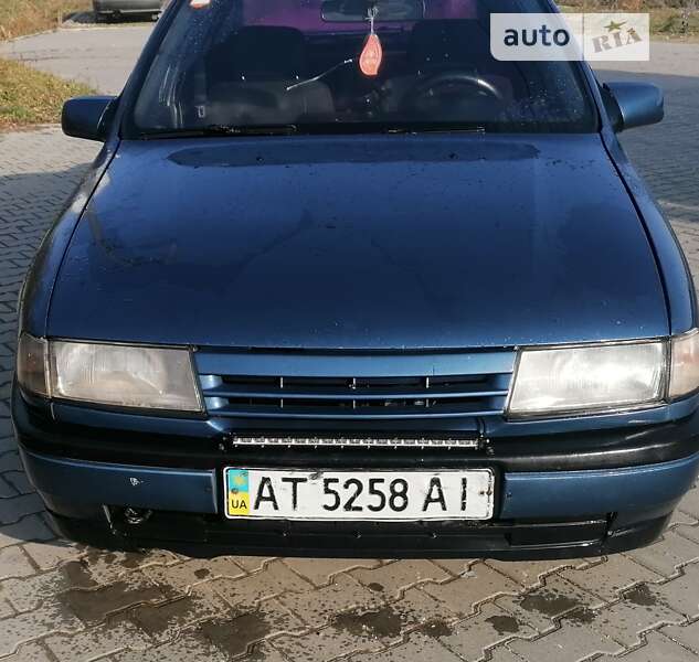 Седан Opel Vectra 1989 в Тлумаче