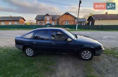 Лифтбек Opel Vectra 1990 в Черновцах