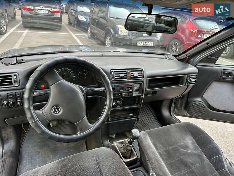 Седан Opel Vectra 1990 в Києві
