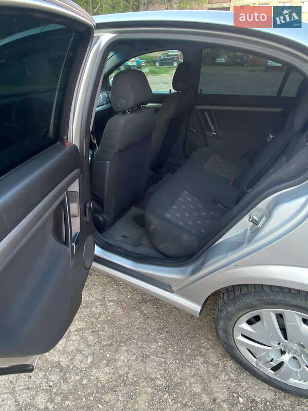 Седан Opel Vectra 2005 в Чернівцях