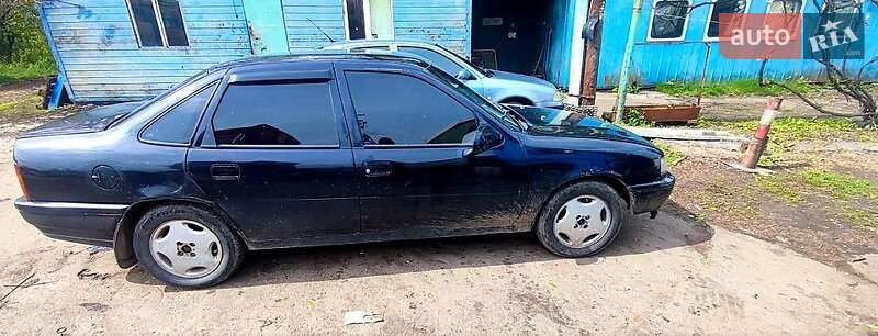 Седан Opel Vectra 1989 в Умані