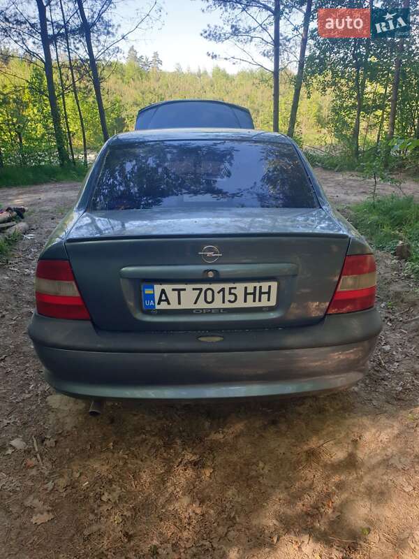 Седан Opel Vectra 1998 в Бурштині