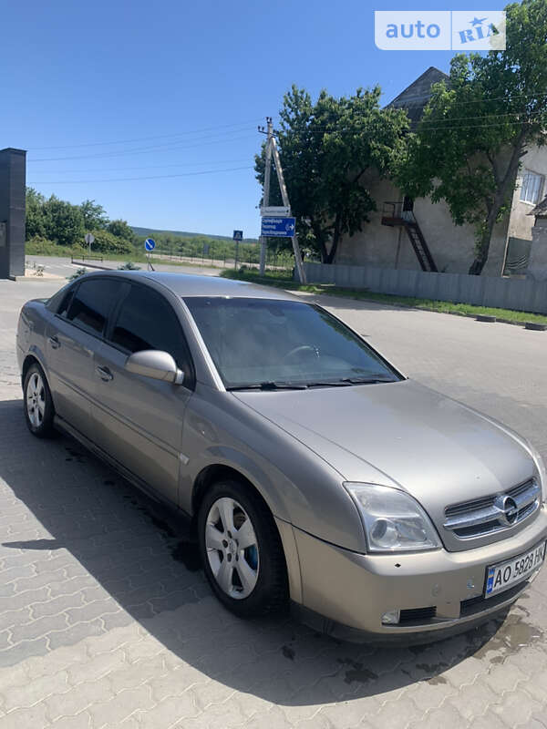 Седан Opel Vectra 2004 в Ужгороде