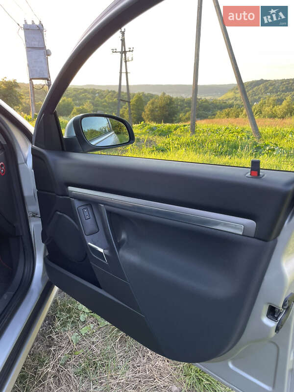 Седан Opel Vectra 2006 в Львові