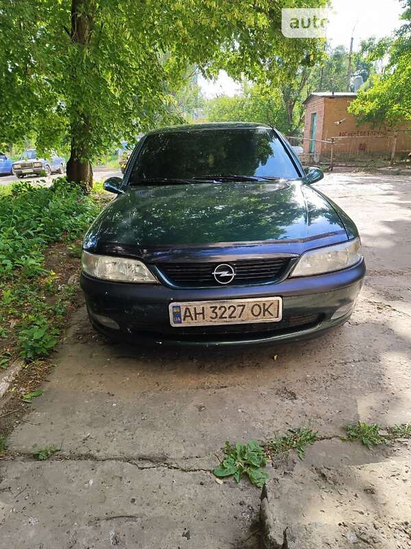 Седан Opel Vectra 1998 в Славянске