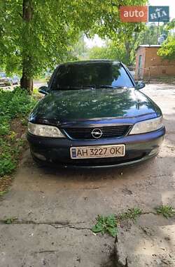 Седан Opel Vectra 1998 в Славянске