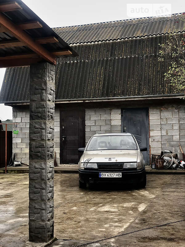 Седан Opel Vectra 1990 в Славуті