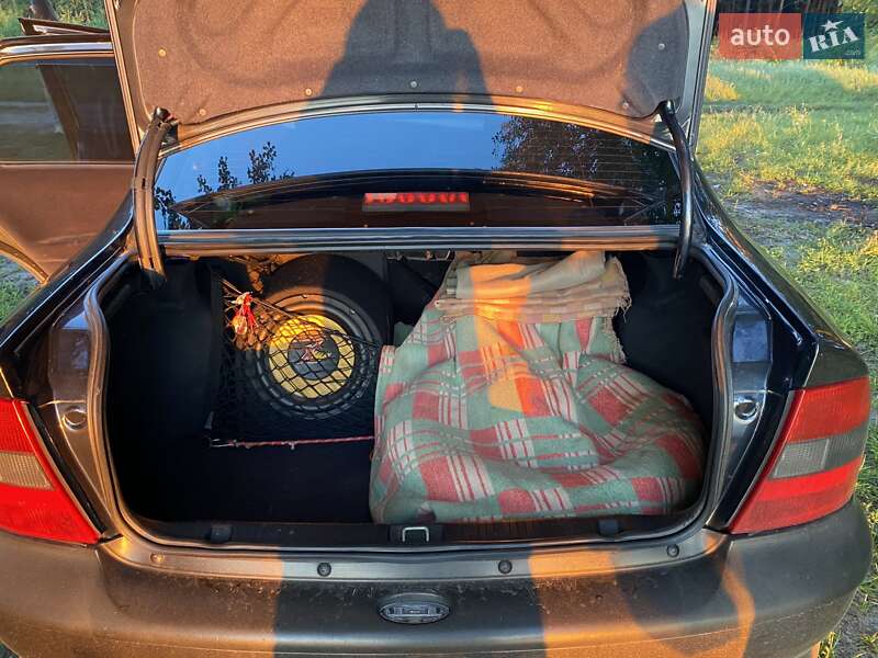 Седан Opel Vectra 1997 в Брусилове