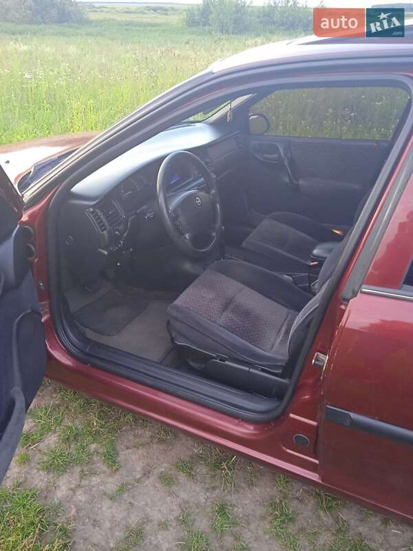 Седан Opel Vectra 1997 в Луцке