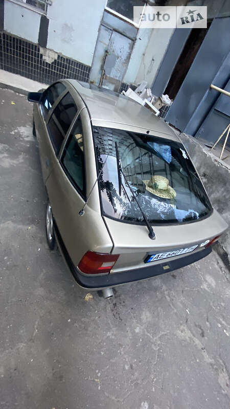 Лифтбек Opel Vectra 1990 в Днепре