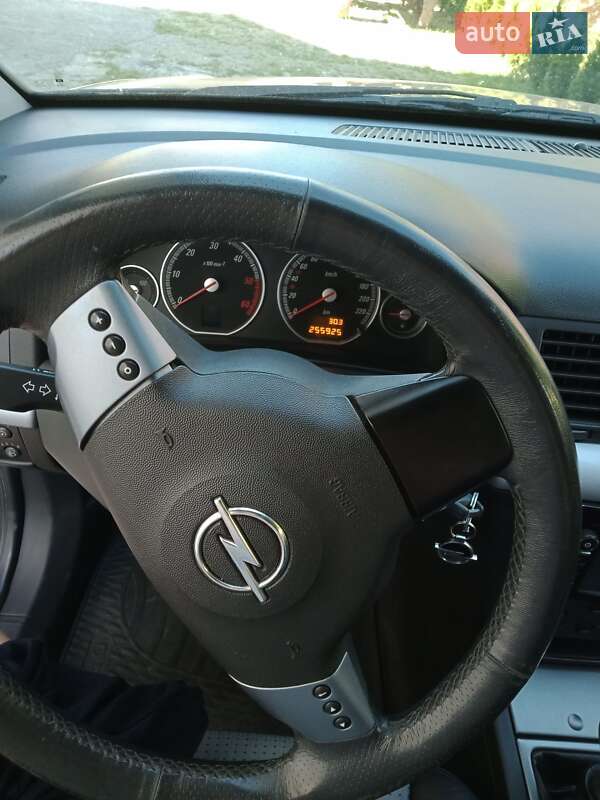 Седан Opel Vectra 2002 в Івано-Франківську