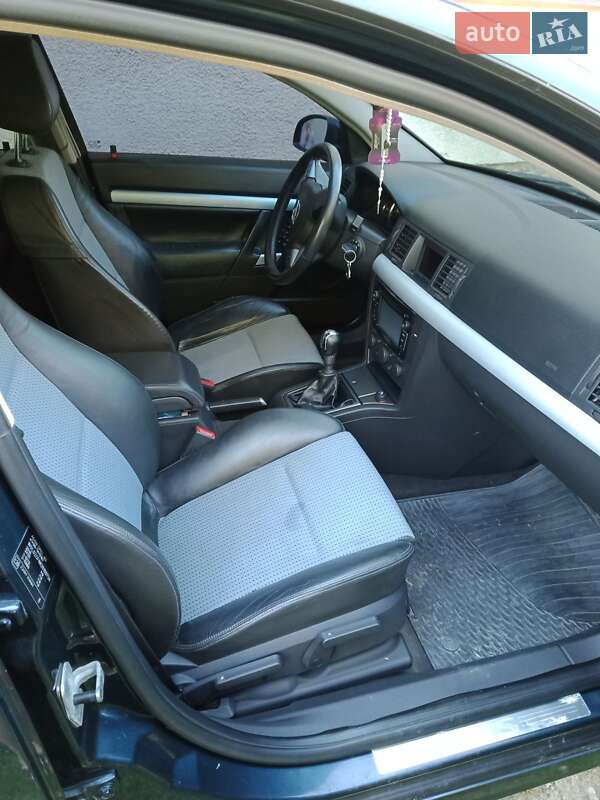 Седан Opel Vectra 2002 в Івано-Франківську