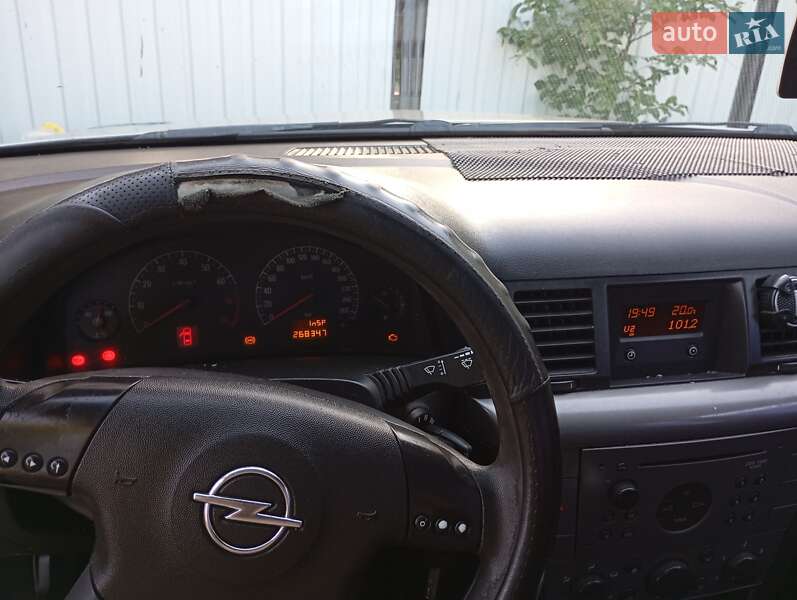 Седан Opel Vectra 2003 в Чернівцях