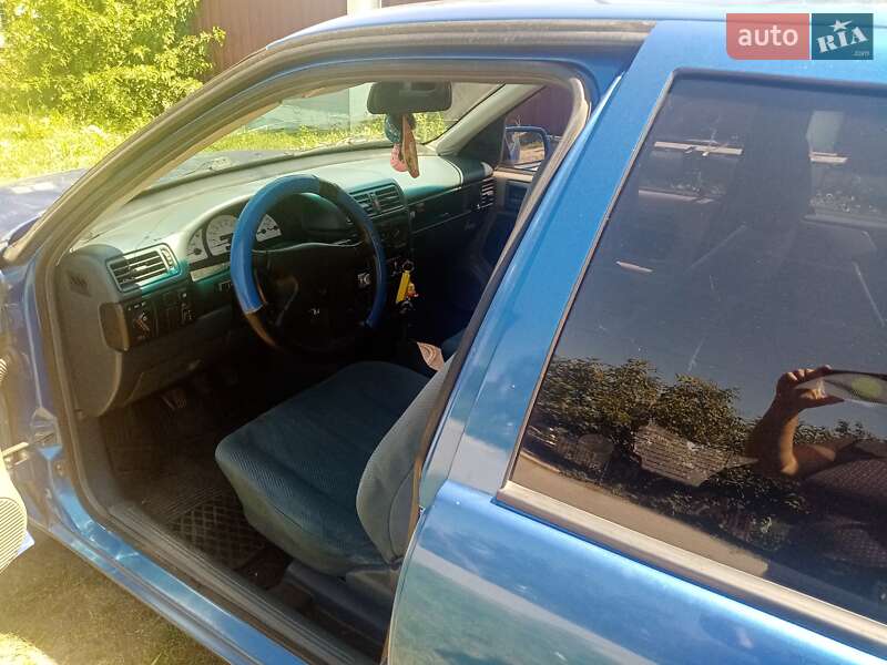 Лифтбек Opel Vectra 1989 в Грушовке