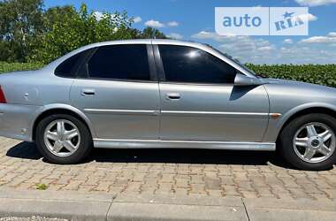 Седан Opel Vectra 1999 в Липовце