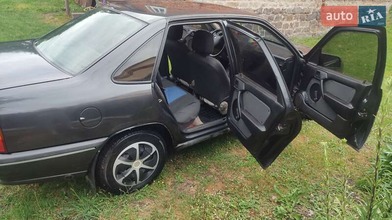 Седан Opel Vectra 1990 в Подгайцах фото 13 Седан Opel Vectra 1990 в Подгайцах