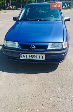 Седан Opel Vectra 1995 в Яготині