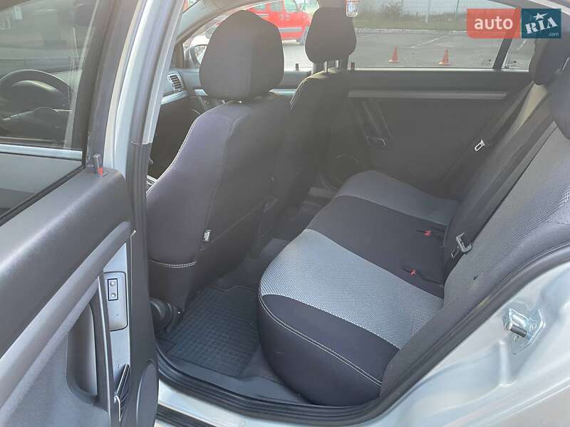 Седан Opel Vectra 2006 в Луцьку