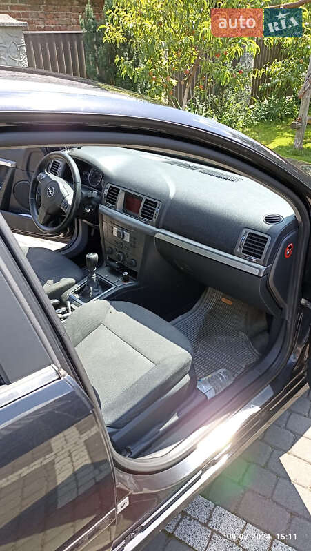 Седан Opel Vectra 2007 в Мостиске