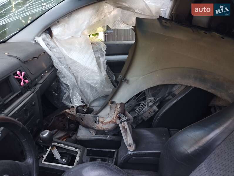 Лифтбек Opel Vectra 2002 в Тростянце