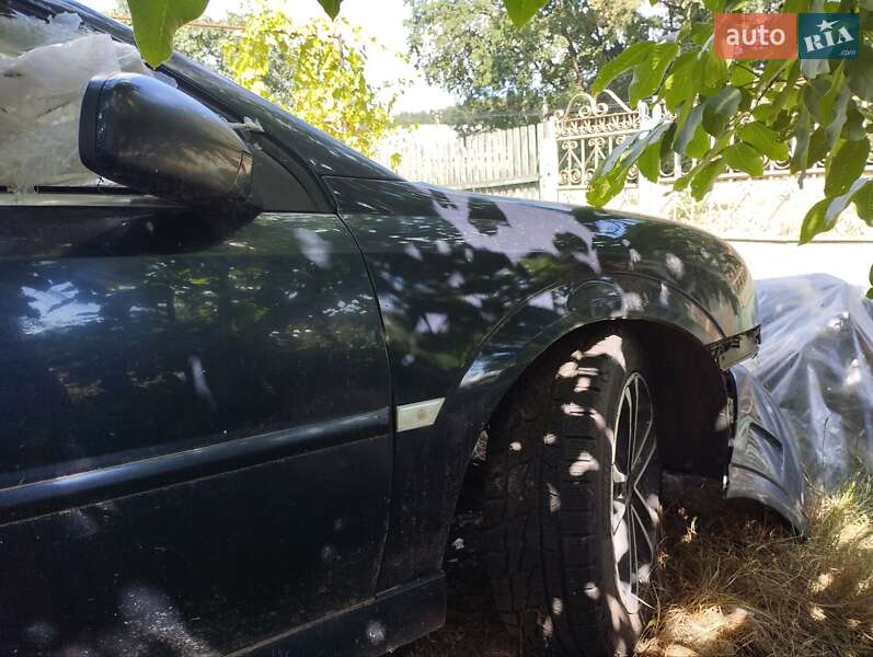 Лифтбек Opel Vectra 2002 в Тростянце