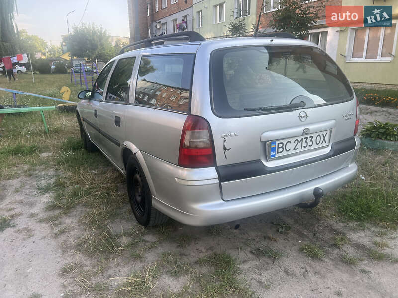 Универсал Opel Vectra 1998 в Сокале