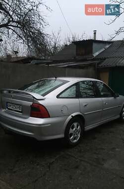 Лифтбек Opel Vectra 2000 в 