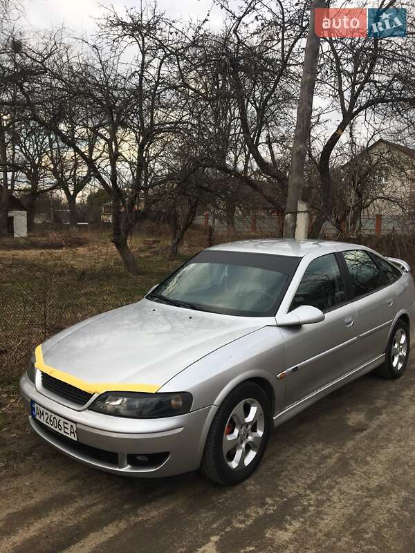 Лифтбек Opel Vectra 2000 в 