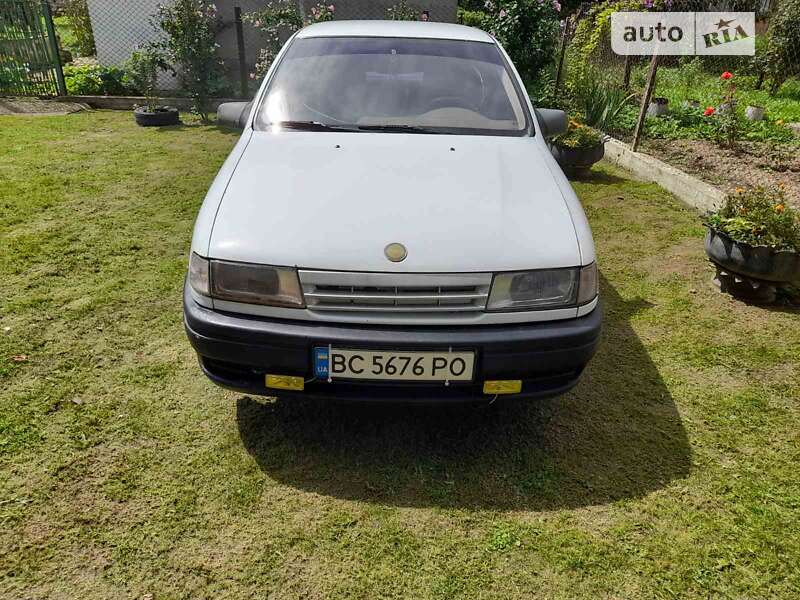 Седан Opel Vectra 1989 в Стрию