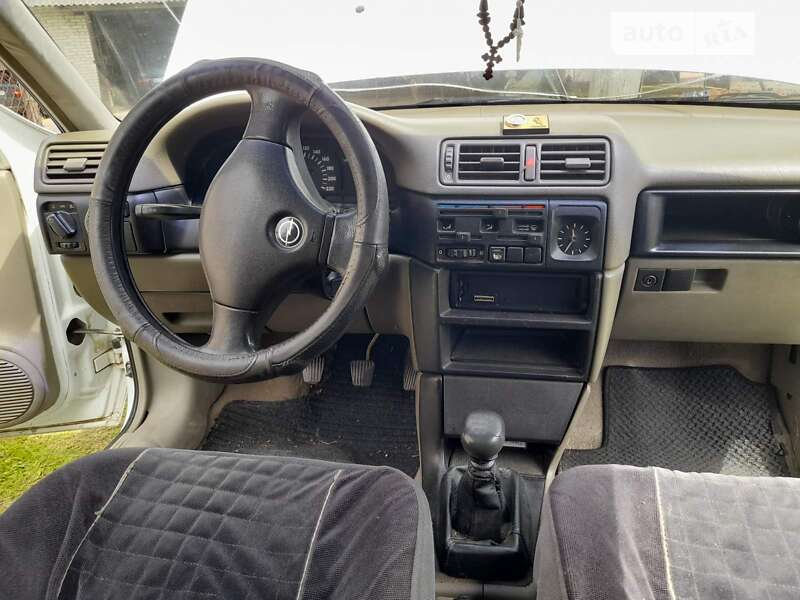 Седан Opel Vectra 1989 в Стрию