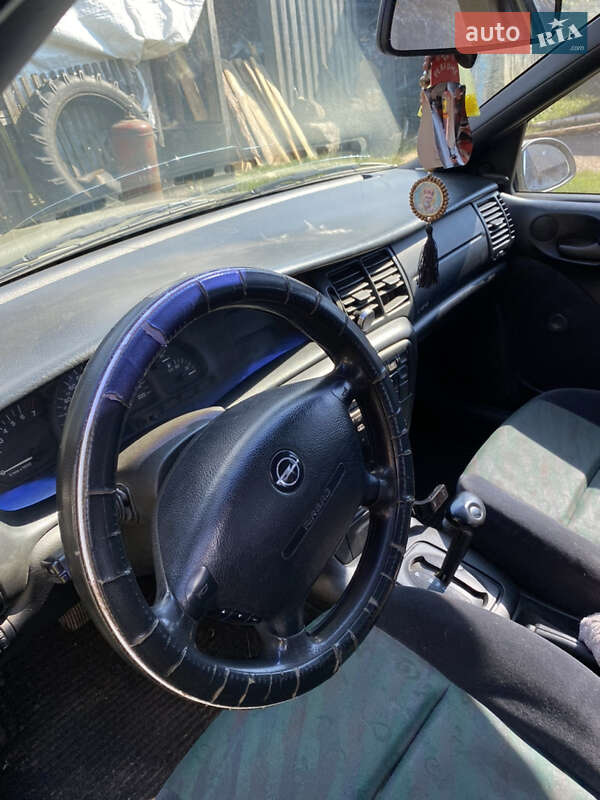 Седан Opel Vectra 1996 в Камені-Каширському