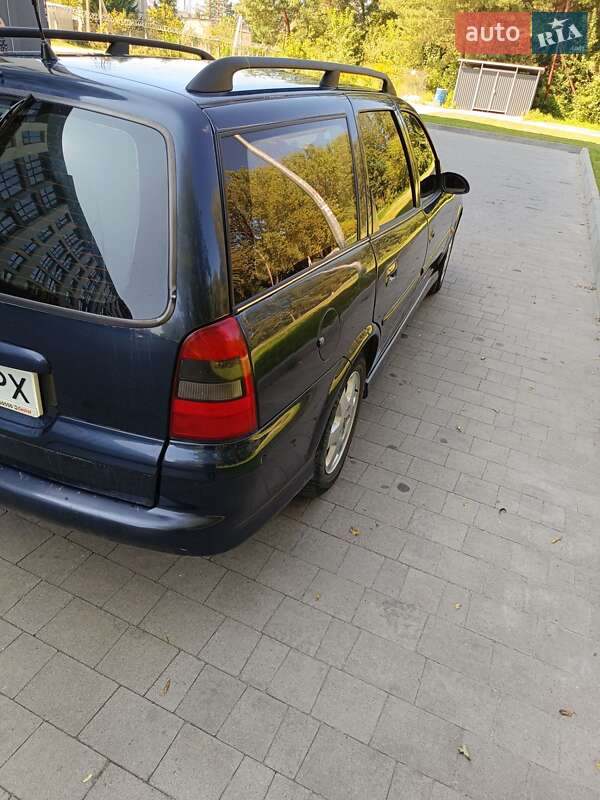 Универсал Opel Vectra 2000 в Новояворовске