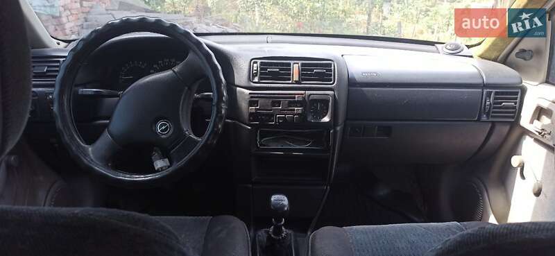 Седан Opel Vectra 1989 в Изюме