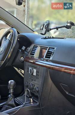 Универсал Opel Vectra 2005 в 