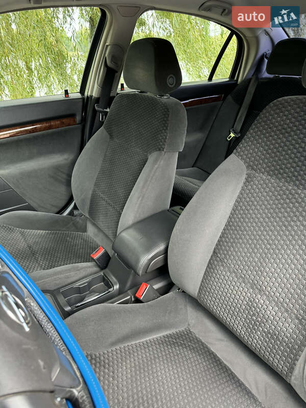 Седан Opel Vectra 2003 в Ровно