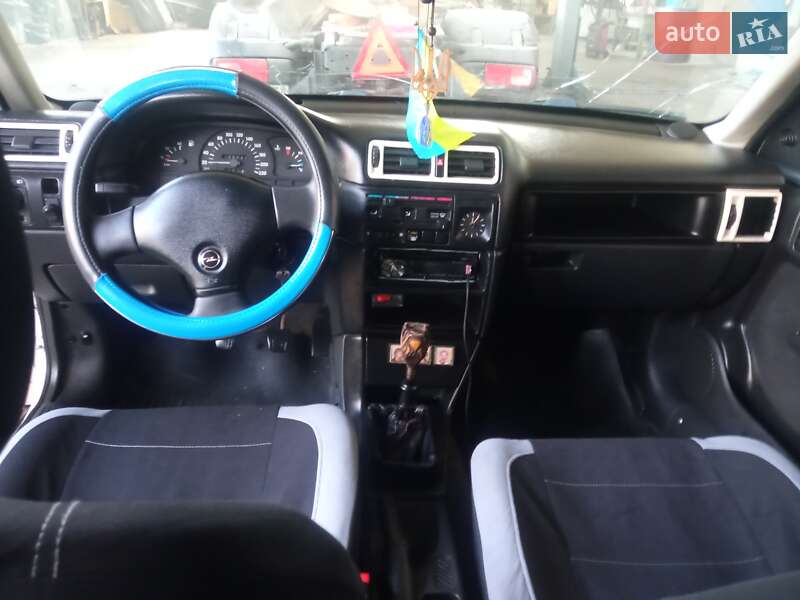 Седан Opel Vectra 1991 в Одессе