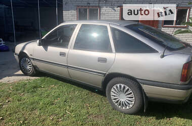 Лифтбек Opel Vectra 1993 в Узине