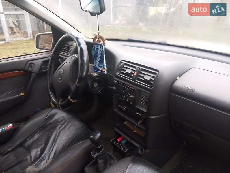 Седан Opel Vectra 1994 в Полтаве