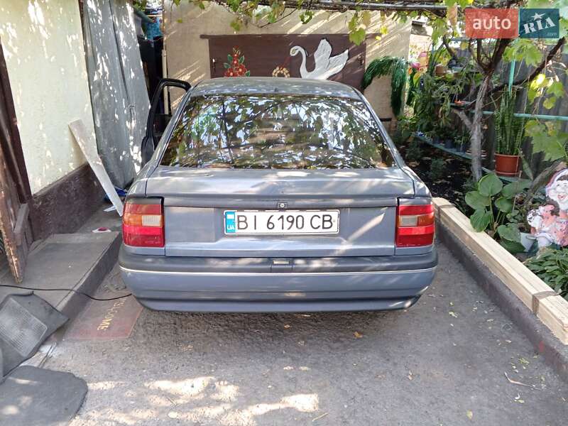 Седан Opel Vectra 1989 в Полтаве фото 3 Седан Opel Vectra 1989 в Полтаве